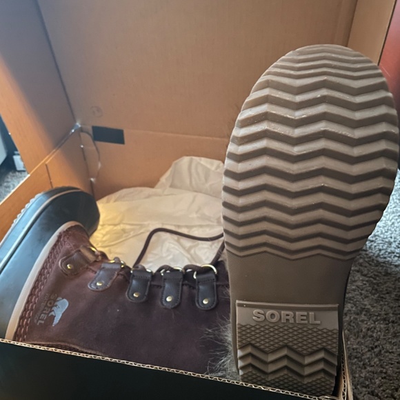 Joan if Arctic Boots - Picture 4 of 5